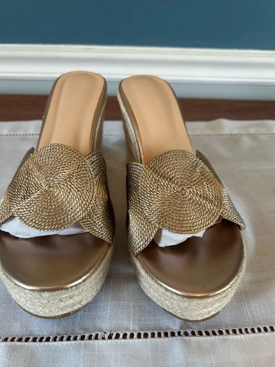 NEW Women’s Metallic Gold Woven Wedge Slide Sandals - Picture 2 of 6